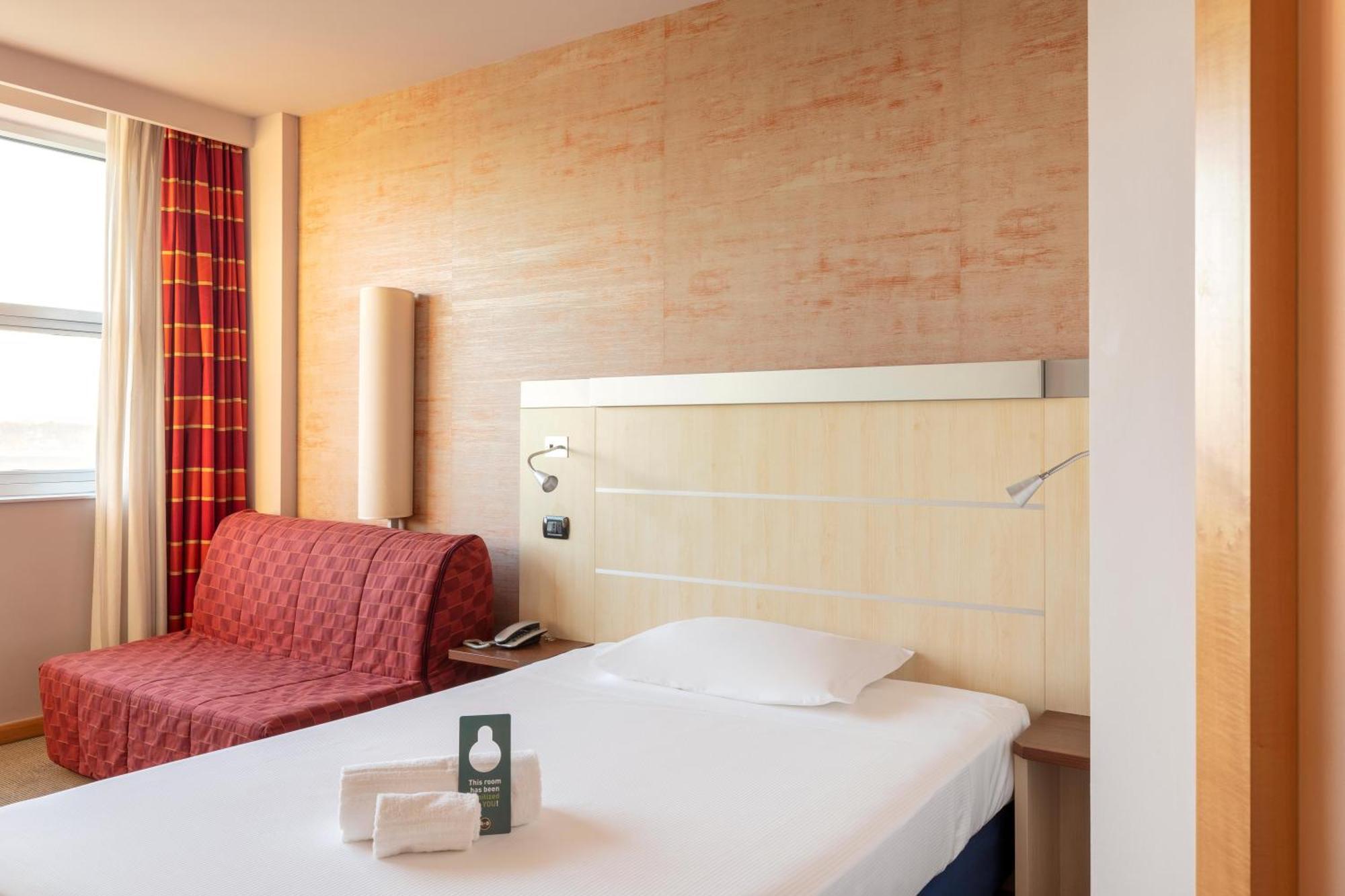 B&B Hotel Cherasco Langhe Esterno foto