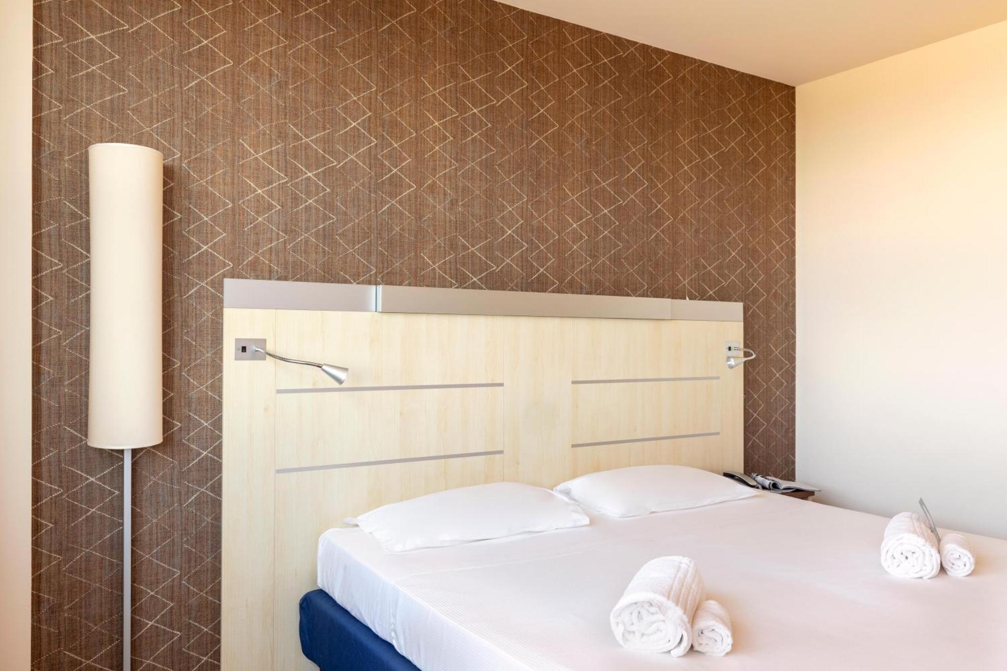 B&B Hotel Cherasco Langhe Esterno foto