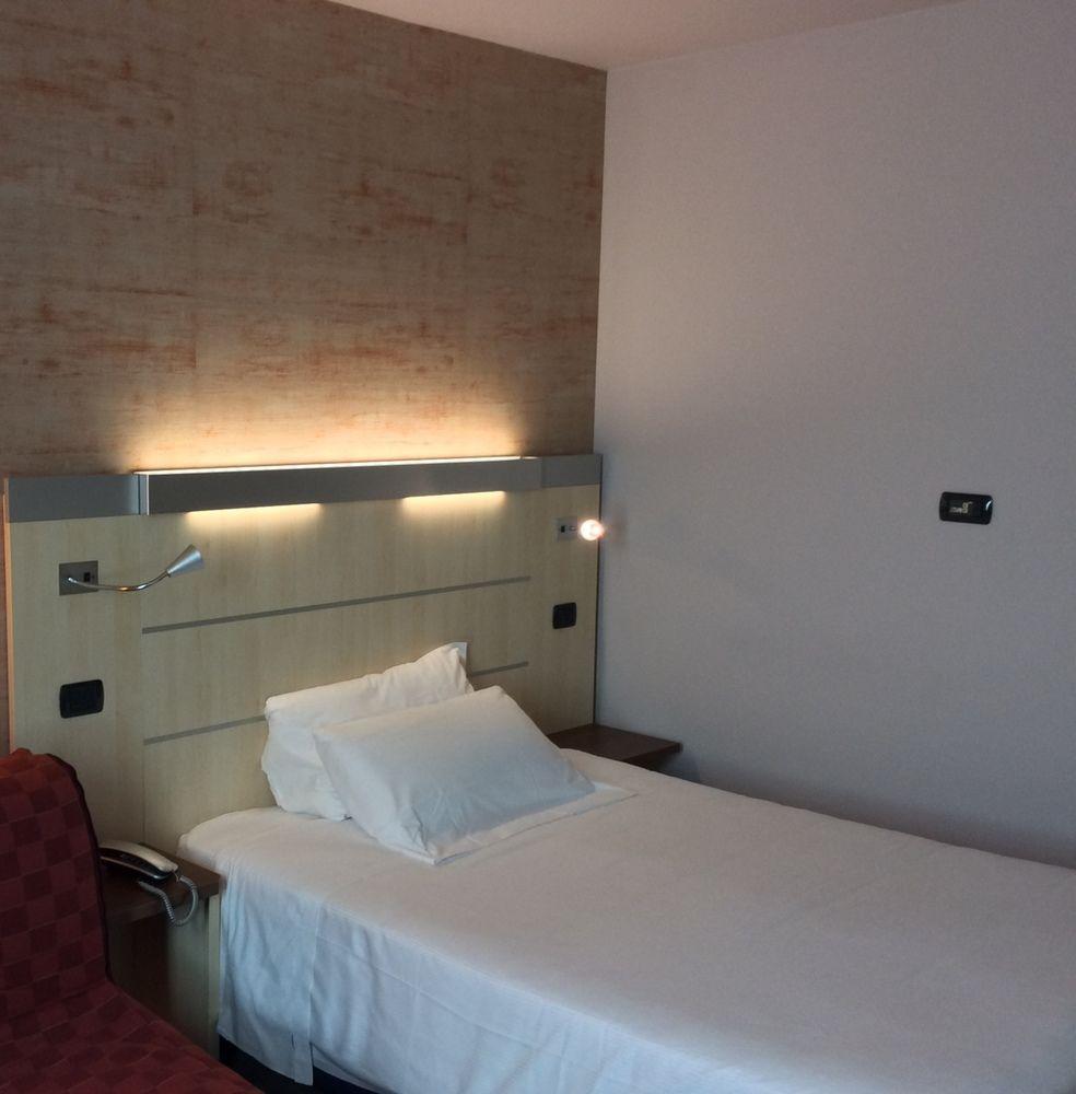 B&B Hotel Cherasco Langhe Esterno foto